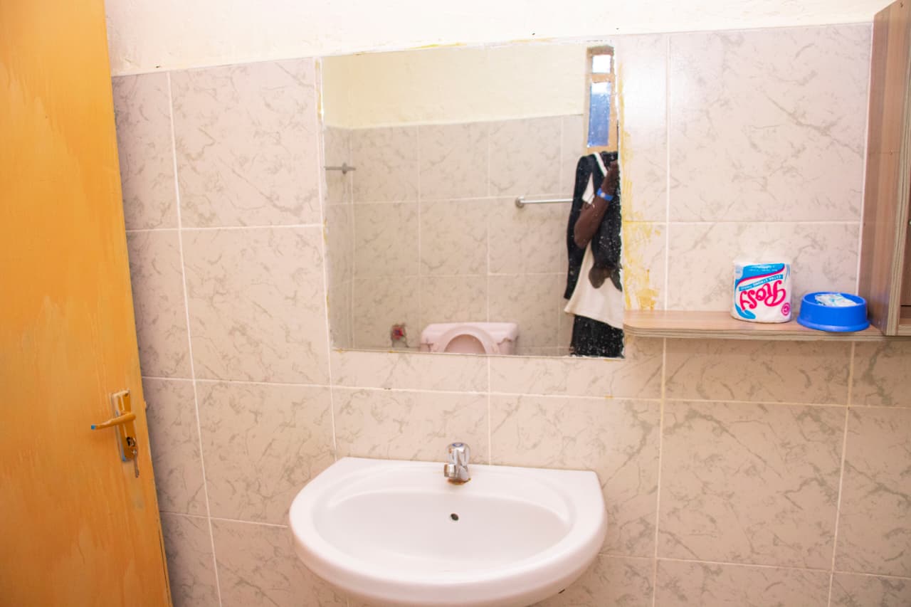 Bathroom Sink Mirror Angle